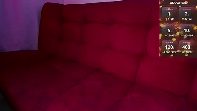 Snapshot of ohpetitemuse chatting on December 17, 2025, 8:15 pm ohpetitemuse online show from December 17, 2025, 8:15 pm