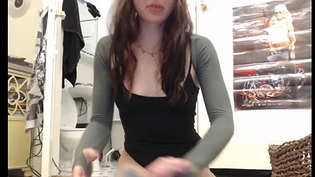 Snapshot of fern4ever chatting on March 8, 2025, 11:28 pm fern4ever online show from March 8, 2025, 11:28 pm