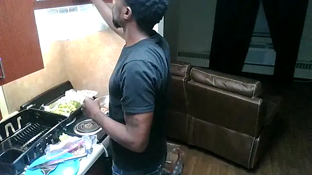 Snapshot of DreamvilleINC chatting on October 17, 2025, 12:47 am DreamvilleINC online show from October 17, 2025, 12:47 am