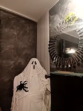 Snapshot of IsisBlake chatting on October 30, 2025, 8:20 pm IsisBlake online show from October 30, 2025, 8:20 pm