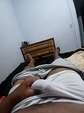 Snapshot of morenogts69 chatting on February 16, 2025, 4:09 am morenogts69 online show from February 16, 2025, 4:09 am