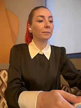 Snapshot of Crazy-Rosa chatting on December 6, 2024, 10:05 am Crazy-Rosa online show from December 6, 2024, 10:05 am