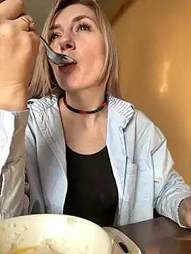 Snapshot of Crazy-Rosa chatting on February 2, 2025, 5:10 am Crazy-Rosa online show from February 2, 2025, 5:10 am