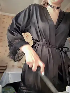 Snapshot of Crazy-Rosa chatting on February 15, 2025, 9:05 am Crazy-Rosa online show from February 15, 2025, 9:05 am