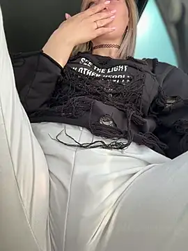 Snapshot of Crazy-Rosa chatting on March 20, 2025, 9:48 am Crazy-Rosa online show from March 20, 2025, 9:48 am