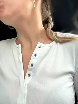 Crazy-Rosa online show from November 15, 2025, 6:33 am