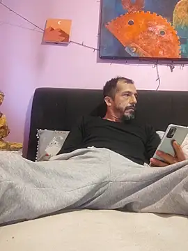 Snapshot of Tristan40@xh chatting on May 13, 2026, 9:22 pm Tristan40xh online show from May 13, 2026, 9:22 pm