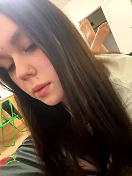 Marylallka5 online show from December 5, 2025, 4:03 pm