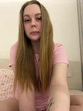 Snapshot of Marylallka5 chatting on May 1, 2026, 8:35 pm Marylallka5 online show from May 1, 2026, 8:35 pm
