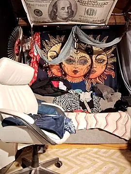 Gillygilly76 online show from November 9, 2025, 6:55 am