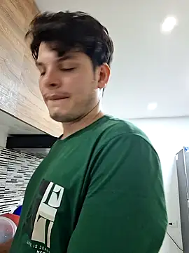 Snapshot of _Ottis_ chatting on October 22, 2025, 11:04 pm Ottis online show from October 22, 2025, 11:04 pm