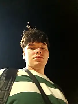 Snapshot of _Ottis_ chatting on October 26, 2025, 2:50 am Ottis online show from October 26, 2025, 2:50 am