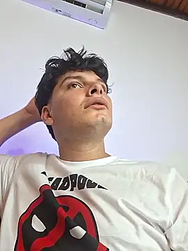 Snapshot of _Ottis_ chatting on October 27, 2025, 3:54 am Ottis online show from October 27, 2025, 3:54 am