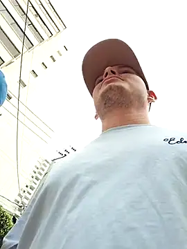 Snapshot of _Ottis_ chatting on November 13, 2025, 3:55 pm Ottis online show from November 13, 2025, 3:55 pm