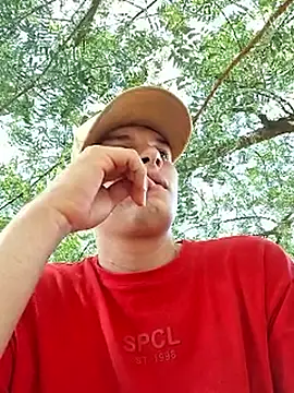 Snapshot of _Ottis_ chatting on November 15, 2025, 6:37 pm Ottis online show from November 15, 2025, 6:37 pm