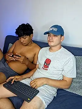 Snapshot of _Ottis_ chatting on November 24, 2025, 11:15 pm Ottis online show from November 24, 2025, 11:15 pm