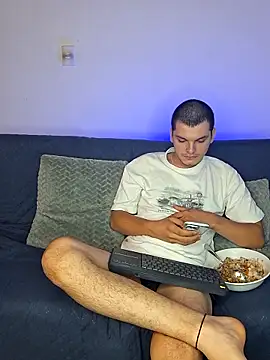 Snapshot of _Ottis_ chatting on November 29, 2025, 12:57 am Ottis online show from November 29, 2025, 12:57 am