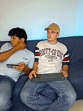 Snapshot of _Ottis_ chatting on November 30, 2025, 10:03 pm Ottis online show from November 30, 2025, 10:03 pm