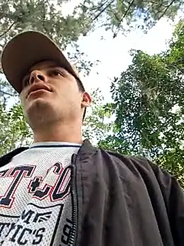 Snapshot of _Ottis_ chatting on December 13, 2025, 7:53 pm Ottis online show from December 13, 2025, 7:53 pm