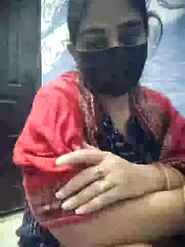 Snapshot of kirti__arora chatting on December 5, 2024, 11:18 pm kirti arora online show from December 5, 2024, 11:18 pm