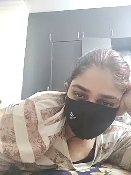 Snapshot of kirti__arora chatting on October 6, 2025, 7:17 am kirti arora online show from October 6, 2025, 7:17 am