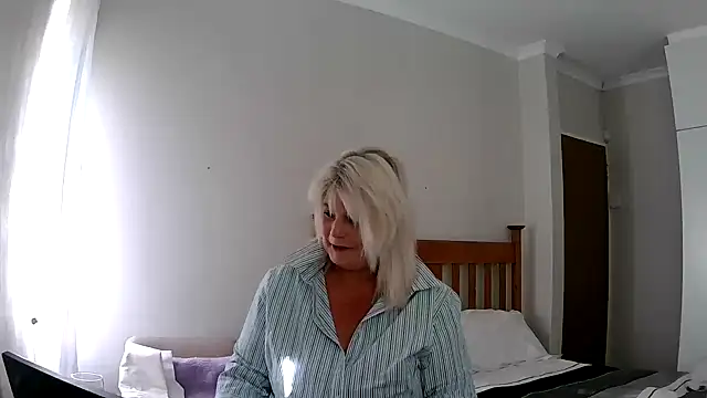 Snapshot of Miahotmilf chatting on December 28, 2024, 3:26 pm Miahotmilf online show from December 28, 2024, 3:26 pm