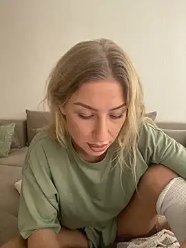 Snapshot of belle98 chatting on November 9, 2025, 11:30 am belle98 online show from November 9, 2025, 11:30 am