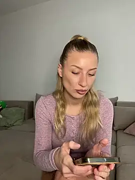 Snapshot of belle98 chatting on November 16, 2025, 1:39 pm belle98 online show from November 16, 2025, 1:39 pm