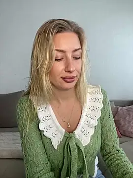 Snapshot of belle98 chatting on December 15, 2025, 12:31 pm belle98 online show from December 15, 2025, 12:31 pm