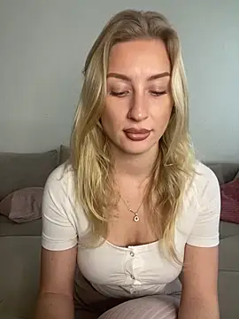 Snapshot of belle98 chatting on December 18, 2025, 1:17 pm belle98 online show from December 18, 2025, 1:17 pm