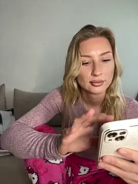 Snapshot of belle98 chatting on February 11, 2026, 10:09 am belle98 online show from February 11, 2026, 10:09 am