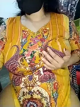 Snapshot of Tishani chatting on March 10, 2026, 6:13 pm Tishani online show from March 10, 2026, 6:13 pm