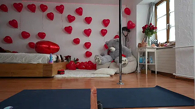 missdaisydiamond777 online show from February 11, 2025, 10:15 am