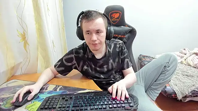 iliaskrislove online show from November 6, 2025, 12:50 pm