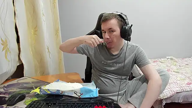 iliaskrislove online show from November 28, 2025, 10:56 pm