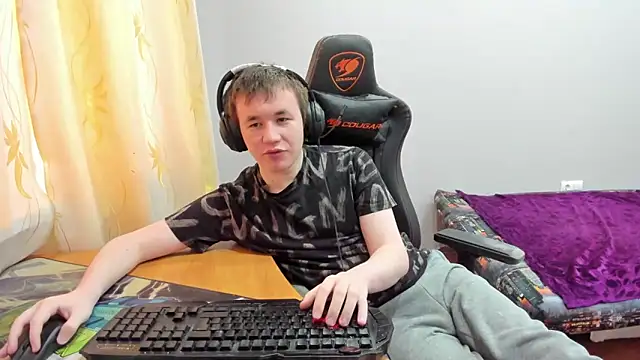 iliaskrislove online show from December 22, 2025, 10:34 am