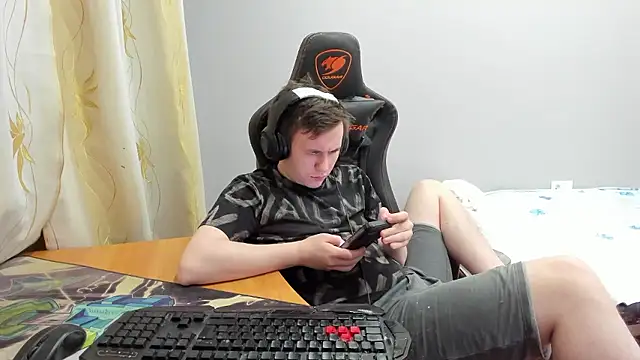 iliaskrislove online show from January 14, 2026, 12:44 pm