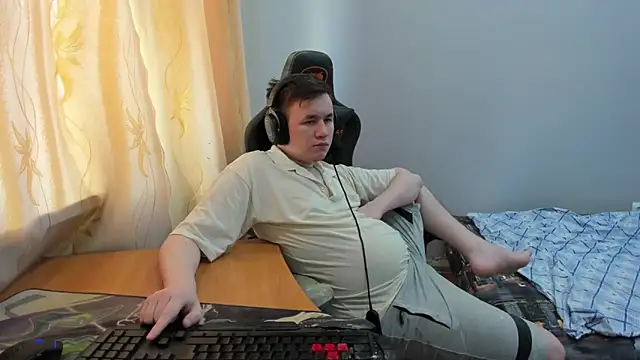 iliaskrislove online show from May 7, 2026, 5:24 am