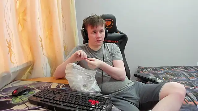 iliaskrislove online show from May 15, 2026, 12:39 am