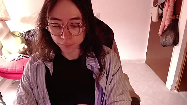 emily pearl  online show from November 9, 2025, 7:34 pm