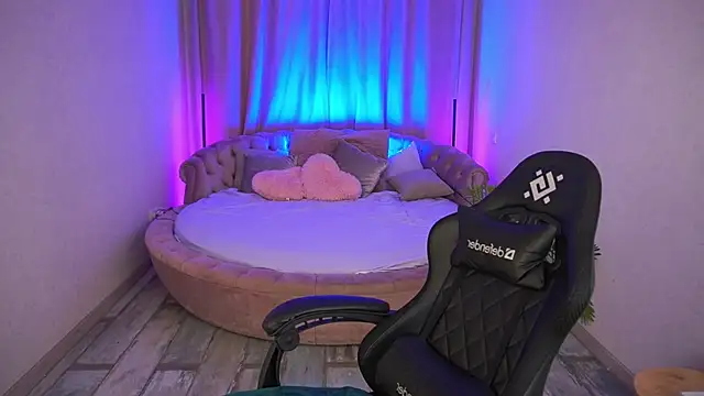 CozyMell online show from November 27, 2025, 2:52 pm