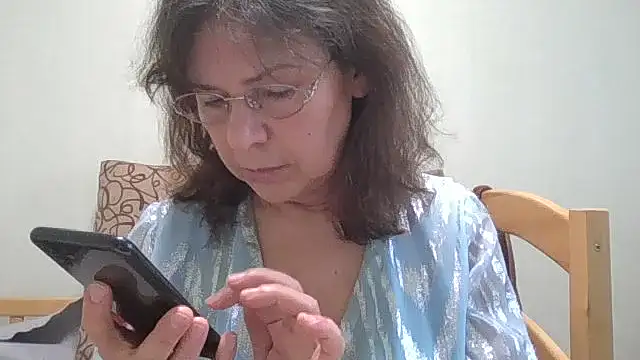 Snapshot of HollyJewel chatting on February 27, 2026, 12:49 pm HollyJewel online show from February 27, 2026, 12:49 pm