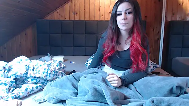 BoeseMoni1998 online show from February 12, 2025, 2:10 pm