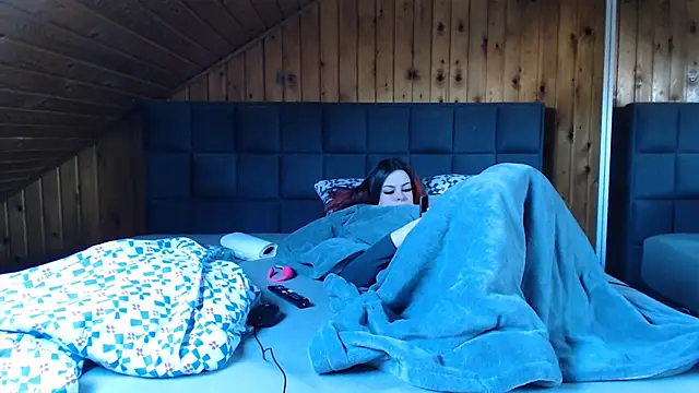 BoeseMoni1998 online show from February 18, 2025, 12:17 pm