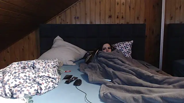 BoeseMoni1998 online show from March 5, 2025, 8:21 pm