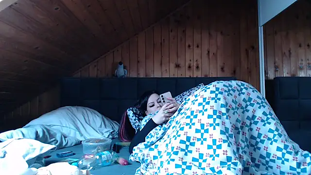 BoeseMoni1998 online show from October 22, 2025, 1:00 pm