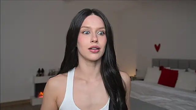 ella twinkl online show from March 22, 2026, 6:33 pm