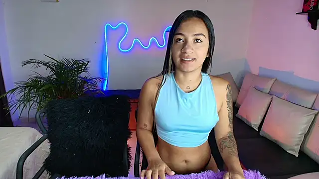 Jules n Gia online show from February 5, 2025, 1:44 pm