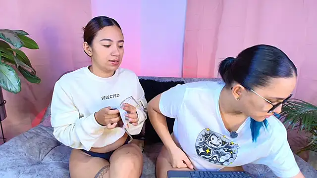 Jules n Gia online show from December 16, 2025, 10:42 am