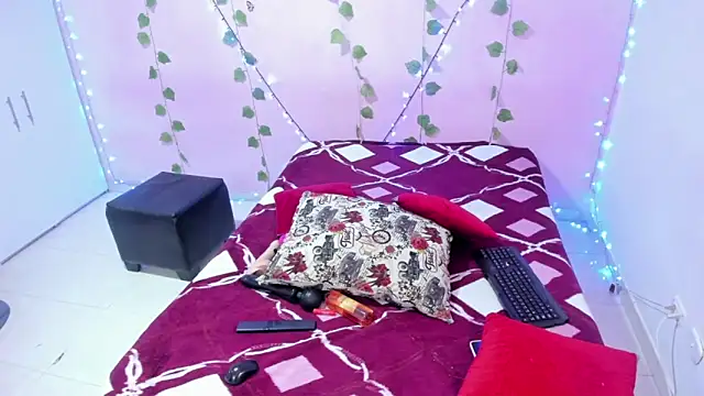 ambersmitx online show from December 5, 2024, 1:49 pm